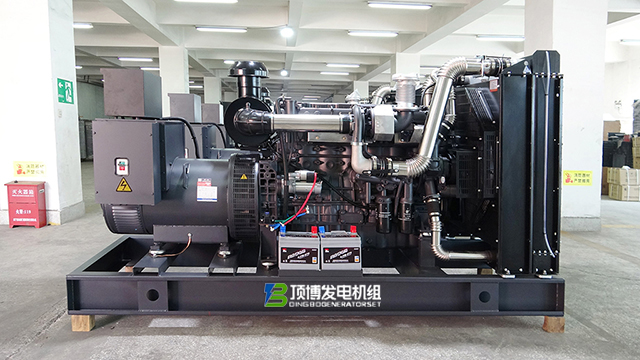 預(yù)算有限？頂博500KW柴油發(fā)電機(jī)組，智能節(jié)油，高性價比之選！
